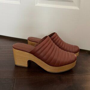 Beklina Ribbed Clog in Wet Clay